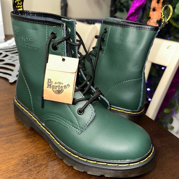 Dr. Martens leather lace up boots - Picture 2 of 4